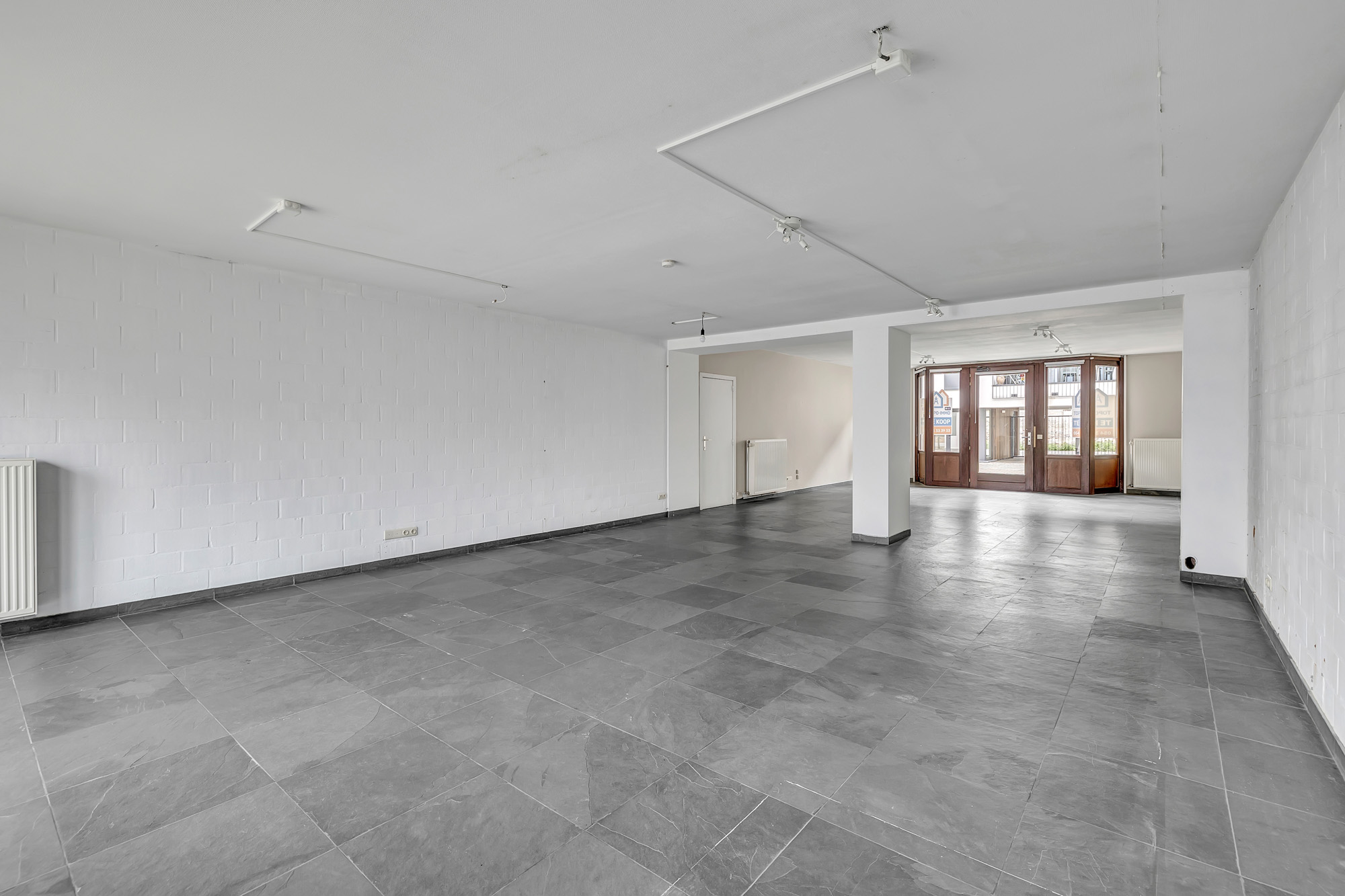 Veelzijdige handelsruimte op centrale ligging met garagebox - foto 3
