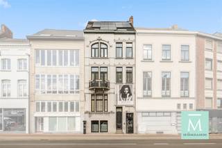 Prachtig Herenhuis met handelspand en overdekte garage nabij de Vaart te MechelenOntdek deze prachtige woning in het hart van Mechelen, doordrenkt...