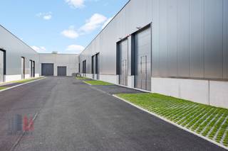 Nieuwe KMO-unit met een oppervlakte van 170 m². De loods maakt deel uit van de KMO-ontwikkeling 'DE SCHELP' bestaande uit 19 KMO-units van 133 m²...