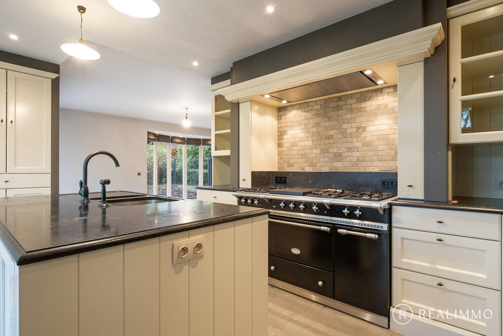 Villa surprenante sur 1.699 m² ! - photo 5