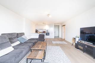 Located on the 7th floor of the prestigious UpSite Tower, a landmark residence in the vibrant Tour & Taxis area, this bright apartment offers...