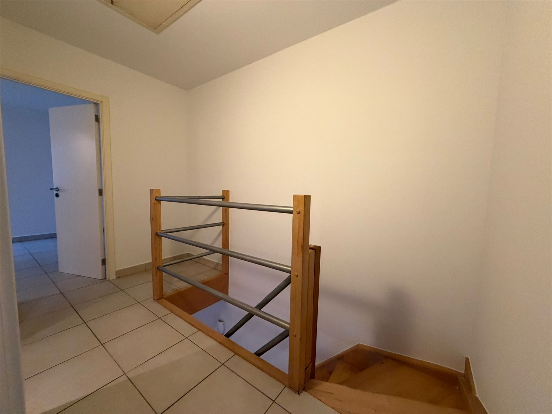 Duplex-appartement met extra zolderkamer + garagebox in het centrum! - foto 5