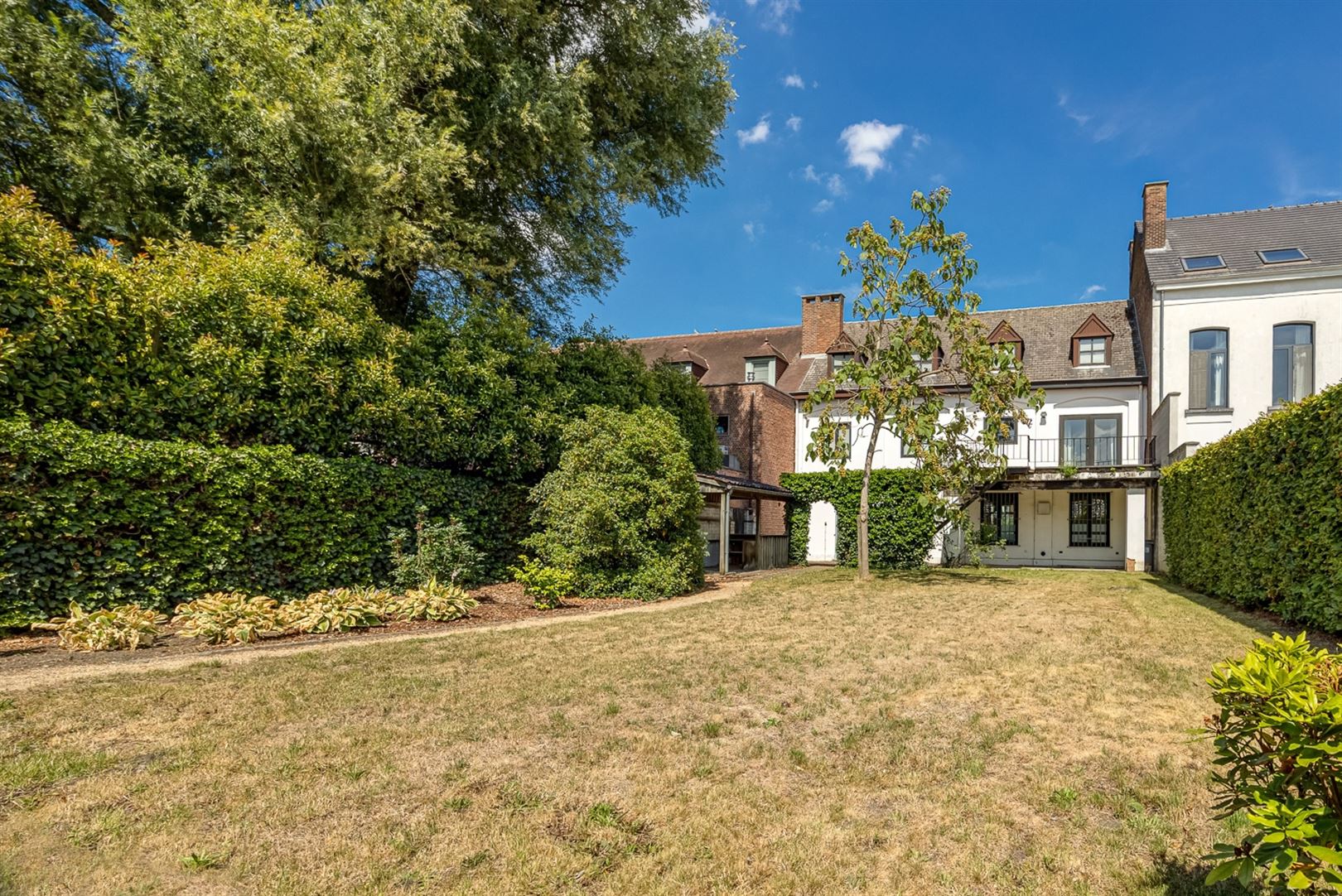 Handelsglkvl. met woonst en mooie tuin! - foto 2