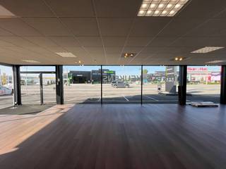 Ce showroom d'environ 110 m² est situé dans un emplacement commercial stratégique à Roulers. Situé sur la très fréquentée Brugsesteenweg,...