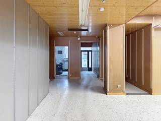 This commercial property with 2 apartments for sale in Deurne, at Herentalsebaan 231-233, offers many opportunities.The ground floor consists of...