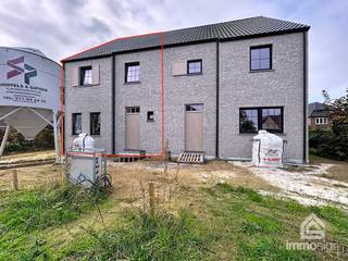 PLUSPUNTEN: + perceeloppervlakte: 3a00ca+ bewoonbare oppervlakte: 164,40 m²+ linkse woning lot 3 (nr. 4B)+ 3 slaapkamers+ grote zolder+ zonnepanelen+...