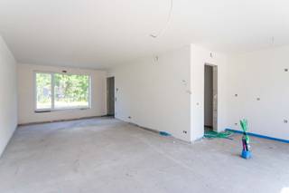 Deze energiezuinige nieuwbouwwoning met een bewoonbare oppervlakte van 118 m² bevindt zich in een park gelegen langs het kanaal Bossuyt-Kortrijk.Op...