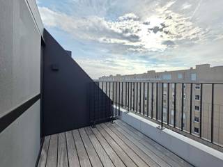 Ontdek dit prachtig afgewerkt <strong>duplexappartement van 115 m²</strong> op de 5e en 6e verdieping van de recente <strong>Residentie Lectus IX</strong> (oplevering 2024). Het appartement is <strong>volledig bemeubeld, instapklaar</strong> en combineert een hoogwaardig afwerkingsniveau met maximaal wooncomfort.<br /><span><span><span><span><span><strong>Troeven:</strong></span></span></span></span></span>
<ul>
	<li><span>Ruime en lichtrijke leefruimte met toegang tot <strong>2 grote terrassen</strong> (voor- en achterzijde)</span></li>
	<li><span><strong>2 volwaardige slaapkamers</strong> met ingemaakte kasten.</span></li>
	<li><span>Moderne badkamer met douche, apart toilet en aparte berging</span></li>
	<li><span><strong>Daikin-airco’s</strong> en waterontharder voor optimaal comfort</span></li>
	<li><span>2 handige kelderbergingen (1,75 x 2,00 m en 1,50 x 3,50 m)</span></li>
	<li><span><strong>Optioneel:</strong> ruime garage (5,95 x 3,90 m)</span></li>
</ul>
<span><span><span><span><span>Verkoop onder <strong>registratierechten</strong></span></span></span></span></span><br /><br /><strong>Indeling:</strong><br /><strong>5de verdieping:</strong> inkomdeur, toilet, woonkamer met open keuken, 2 terrassen aan voor- en achterzijde, berging en trap naar 6de verdieping.<br /><strong>6de verdieping:</strong> nachthal, badkamer, toilet en 2 slaapkamers.<br />inbegrepen in de prijs zijn ook 2 kelderbergingen<br /> 