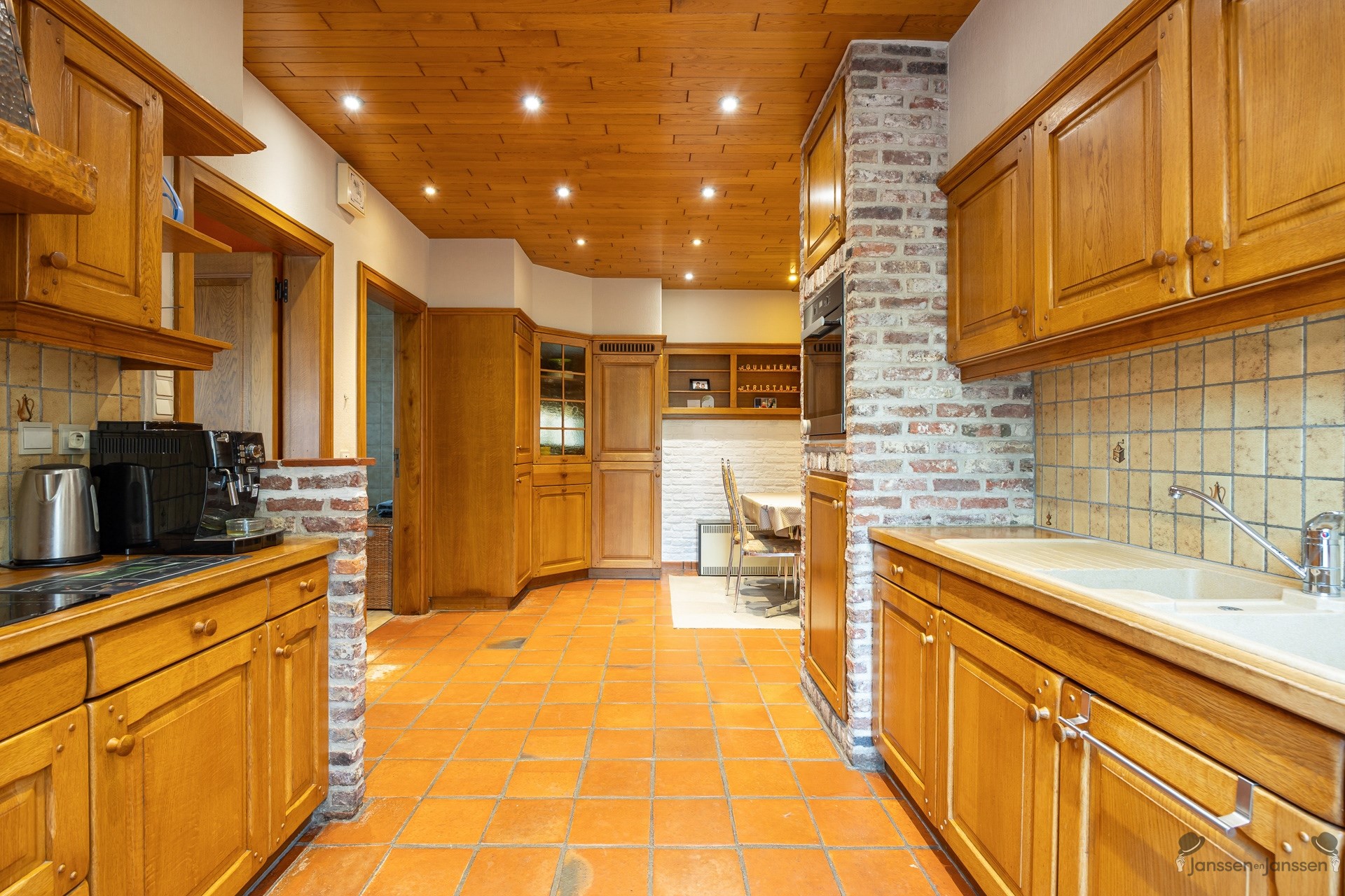 Ruime gezinswoning met 5 slaapkamers - foto 4