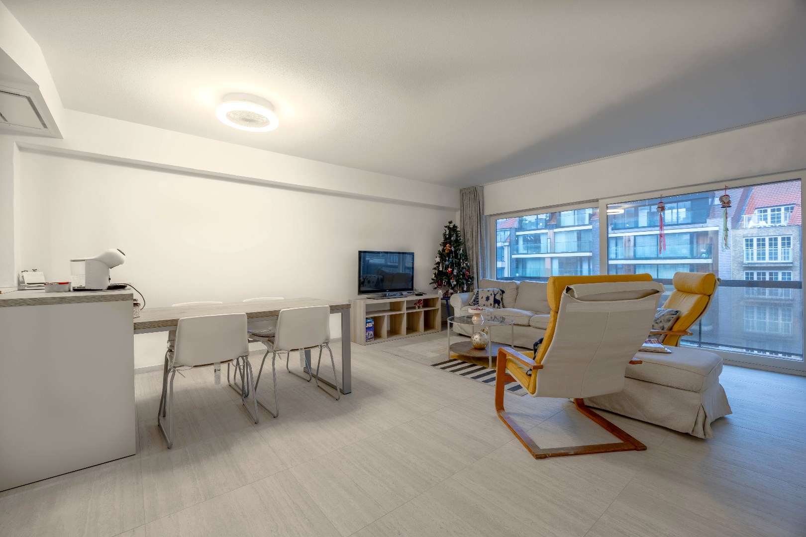 Gerenoveerd appartement aan de achterzijde van de zeedijk. - foto 3