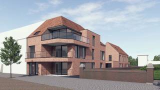 <span><span>Residentieel wonen in het centrum van <strong>Westrozebeke</strong> vlakbij Roeselare & Staden.<br /><br /><strong>Residentie GILDHOF</strong> is een kleinschalig én zeer energiezuinig nieuwbouwproject bestaande uit <strong>3 appartementen, 6 garages en 2 woningen</strong>. Het betreft telkens 3 ruime en lichtrijke drieslaapkamerappartementen, gelegen op een unieke en centrale ligging in de schaduw van de kerk.<br /><br />Comfort, energiezuinigheid, kwaliteit en centrale ligging zijn de eigenschappen van deze residentie. <br /><br />Tijdens de ontwerpfase werd veel aandacht geschonken aan enerzijds de energiezuinigheid en anderzijds het wooncomfort van de bewoners:</span></span>
<ul>
<li><span><span>Praktische indeling;</span></span></li>
<li><span><span>veel lichtinval;</span></span></li>
<li><span><span>optimale oriëntatie;</span></span></li>
<li><span><span><strong>tuin of ruim terras</strong>;</span></span></li>
<li><span><span>...</span></span></li>
</ul>
<span><span>Op deze manier is het zowel binnen als buiten aangenaam vertoeven in deze residentie.<br /><br />Op het gelijkvloers zijn er tevens ook 6 garageboxen voorzien. Telkens met een afmeting van +- 3.00 m x 5.74 m. Allen zijn ze voorzien van een <strong>geautomatiseerde sectionaalpoort</strong>.</span><br /><br /><span>De moderne lijn van het gebouw en de keuze van materialen (waarbij de nodige aandacht werd besteed aan duurzaamheid, door recup van bestaande bakstenen/gevelstenen) zorgen voor een hedendaagse en tijdloze uitstraling waarbij energiezuinigheid en kwaliteit hoog in het vaandel worden gedragen.</span></span><br /><br /><span><span>De 3 appartementen hebben bewoonbare oppervlaktes variërende van 113 m² tot 128 m². De 2 woningen beschikken over woonoppervlaktes inclusief zolder van respectievelijk 174 m<sup>2</sup> en 181 m<sup>2</sup>. Zowel voor wie op zoek is naar een ruim drieslaapkamerappartement of voor wie droomt van een comfortabele nieuwbouwwoning zijn er dus mogelijkheden binnen ons aanbod.<br /><br />Alle appartementen en woningen in Residentie Gildhof zijn uitgerust met de <strong>nieuwste energiezuinige technieken</strong>, nl. <strong>vloerverwarming in combinatie met warmtepomp (lucht/water)</strong>. Hierdoor geniet u heel het jaar door over een aangenaam binnenklimaat. Ieder appartement en woning zal beschikken over een <strong>privatieve regenwaterput </strong>van 5.000 L tot 7.500 L, alsook over zijn eigen <strong>fotovoltaïsche zonnepanelen</strong> op het dak van de residentie. Voor de afwerking (materiaalkeuzes) heeft de bouwheer voldoende budget voorzien zodat u als koper kan genieten van mooie keuzes bij de leveranciers. Het lastenboek en de lijst van de leveranciers zijn te verkrijgen bij de makelaar. </span><strong><em><span>Uiteraard kan alles volledig op maat van de wensen van de klant afgewerkt worden. </span></em></strong><br /><br /><span>Ideaal voor wie op zoek is naar een vaste woonplaats, een tweede verblijf of een veilige investering met groeiende meerwaarde. Kom langs op ons kantoor en ontvang een unieke verkoopbrochure van Residentie 'Gildhof'.<br /><br /><strong>!! Aankoop aan het voordeel-tarief van 6% is mogelijk !! </strong>- << onder voorwaarden >><br /><br />De oplevering van dit nieuwbouwproject is voorzien in het najaar van 2026 (onder voorbehoud).</span></span><br /><br /><span><span>Bent u op zoek naar een prachtig en ruim appartement met 3 slaapkamers gelegen in een kleinschalige residentie of een stijlvolle, comfortabele nieuwbouwwoning? Plan dan snel uw afspraak! Contacteer ons op het nummer <strong>051 50 11 51</strong> of mail naar <strong>diksmuide@diksimmo.be</strong>. Wij komen ook met plezier tot bij u langs voor een persoonlijke uitleg en voorstelling van het project.</span></span>