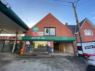 Nabij belangrijke verbindingswegen en met een uitstekende bereikbaarheid bevindt zich dit unieke appartement met een bewoonbare oppervlakte van...