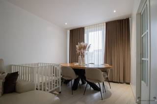 Spacieuse maison neuve avec 4 chambres sur 580 m². Rez-de-chaussée sur parquet:Hall d'entrée de 7 m².Séjour de 17 m².Cuisine équipée de 19 m² avec...