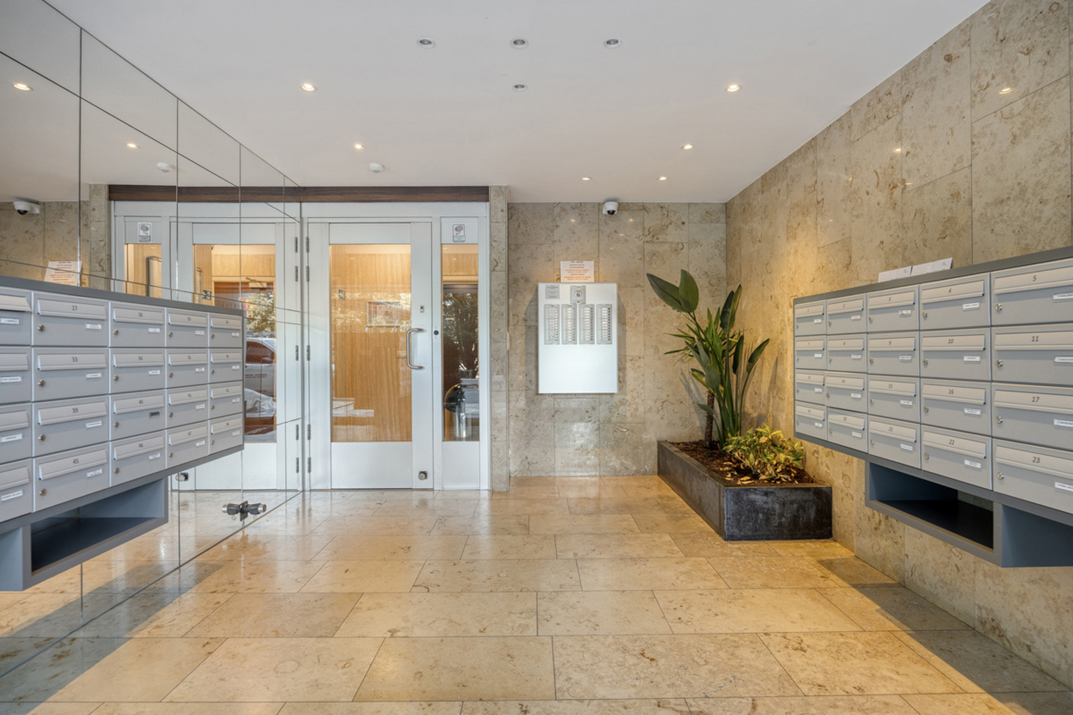 Apartment for sale in Laeken with 3 bedrooms - photo 4