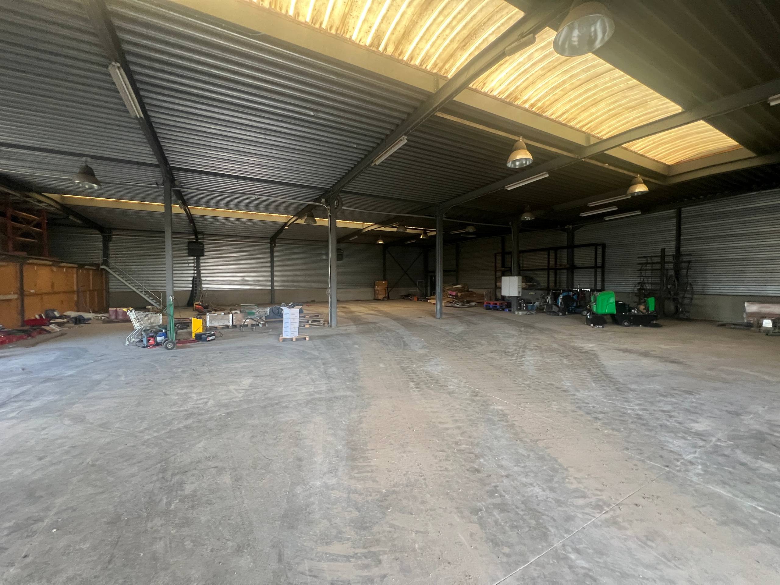 Bedrijfsgebouw te koop in Oudsbergen met buitenopslag - foto 5