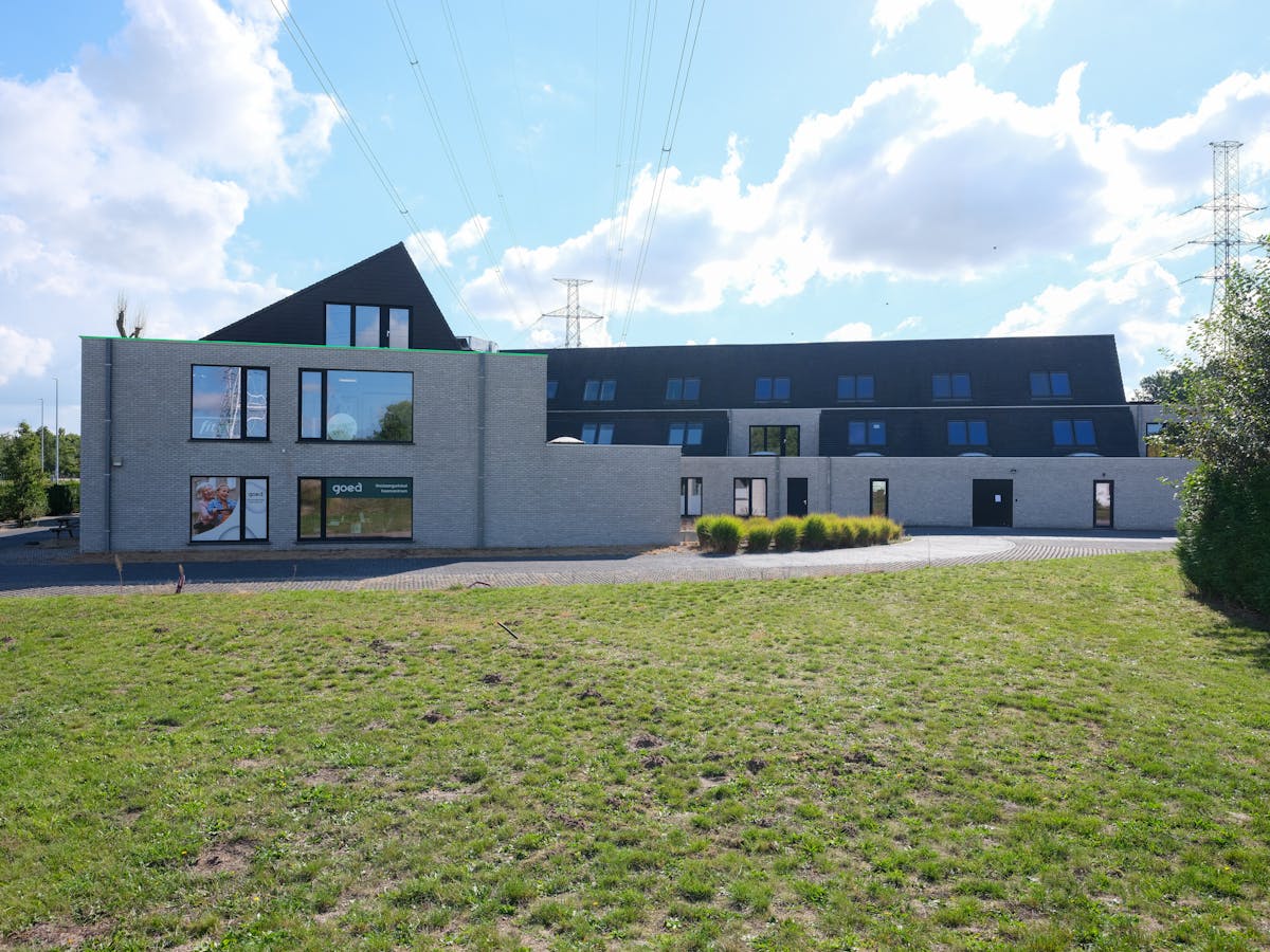 Uitstekend gelegen kantoren (187 m²-874 m²) te huur in Eeklo - foto 2