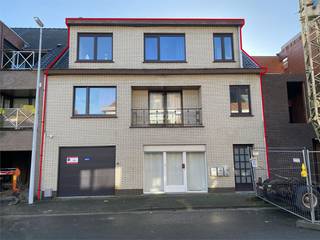 Deze interessante opbrengsteigendom vraagt zeker de aandacht van de investeerder! Het gebouw is centraal gelegen in Zwevegem en bestaat uit...