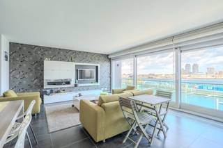 Dit ruim instapklaar appartement te koop is gelegen op de vierde verdieping van de recente Residentie Starship (2010) te Oostende. U bevindt...