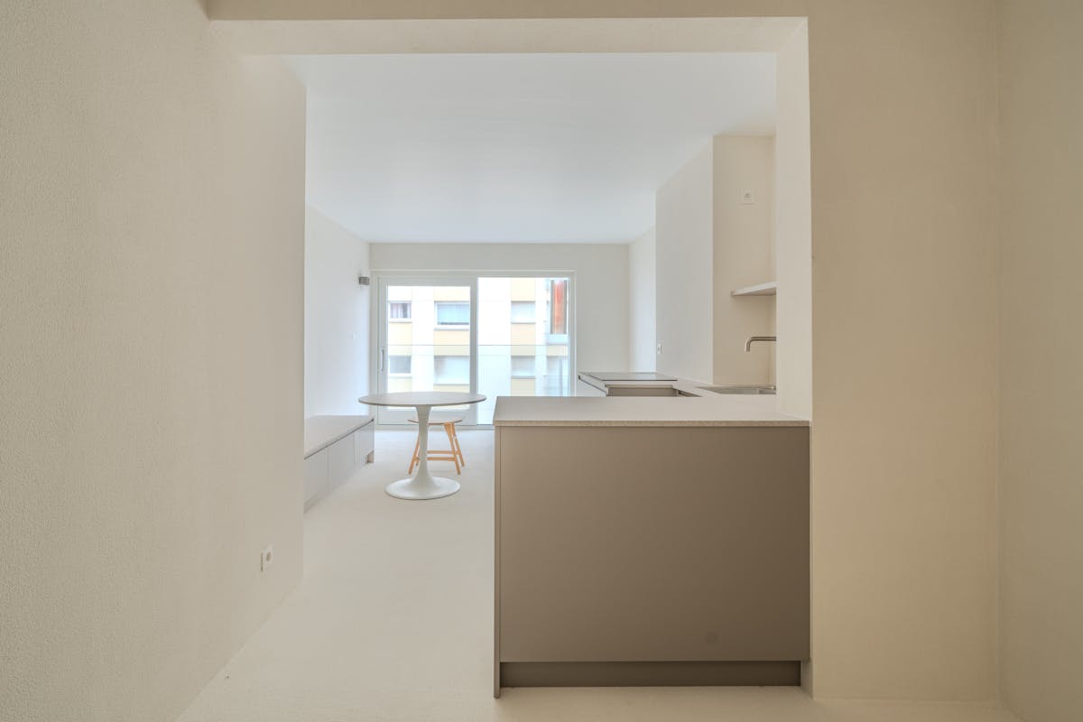 Studio magnifiquement rénové avec coin à coucher et vue latérale sur la mer ! - photo 5
