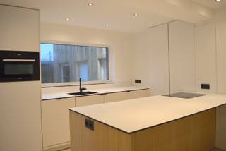 Deze prachtige woning in Bellegem is perfect voor gezinnen die op zoek zijn naar een ruime en gerenoveerde woning. Vlotte bereikbaarheid naar...