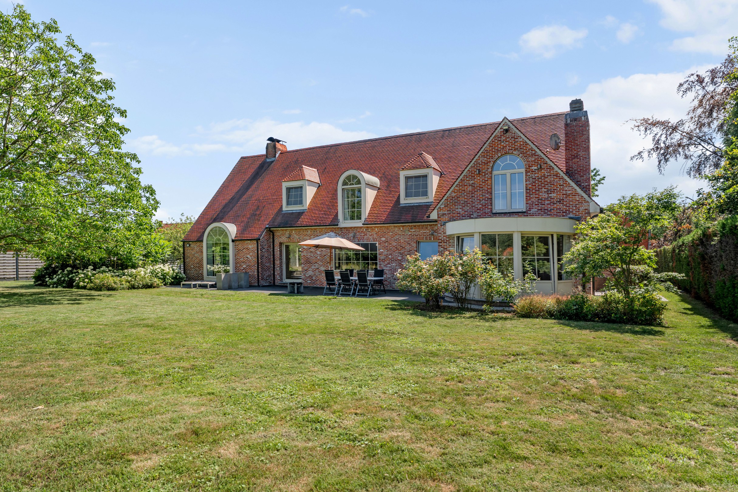 Klassieke villa met zicht op weilanden en paardenstal - foto 3