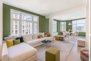 Dit volledig gerenoveerd appartement is gelegen op de 4de verdieping van de unieke Meir Building in het hartje van onze stad. Het onderging...