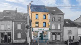 WE INVEST Sud-Luxembourg presenteert dit veelzijdige gebouw, gelegen in het hart van Virton, dat een unieke setting biedt voor een eengezinswoning...