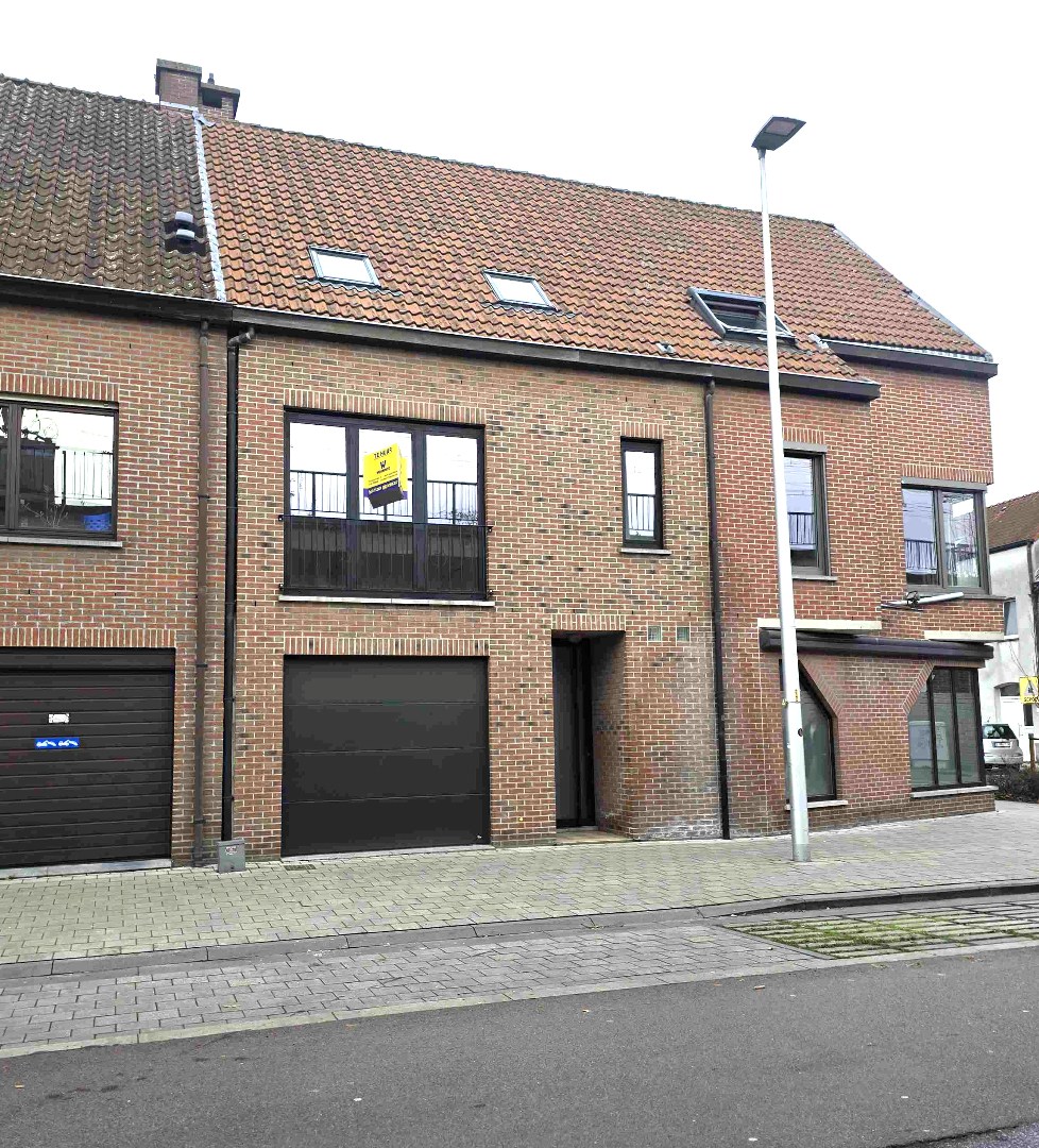 VERNIEUWDE BEL-ÉTAGE met INPANDIGE GARAGE & ACHTERTUIN: - foto 1