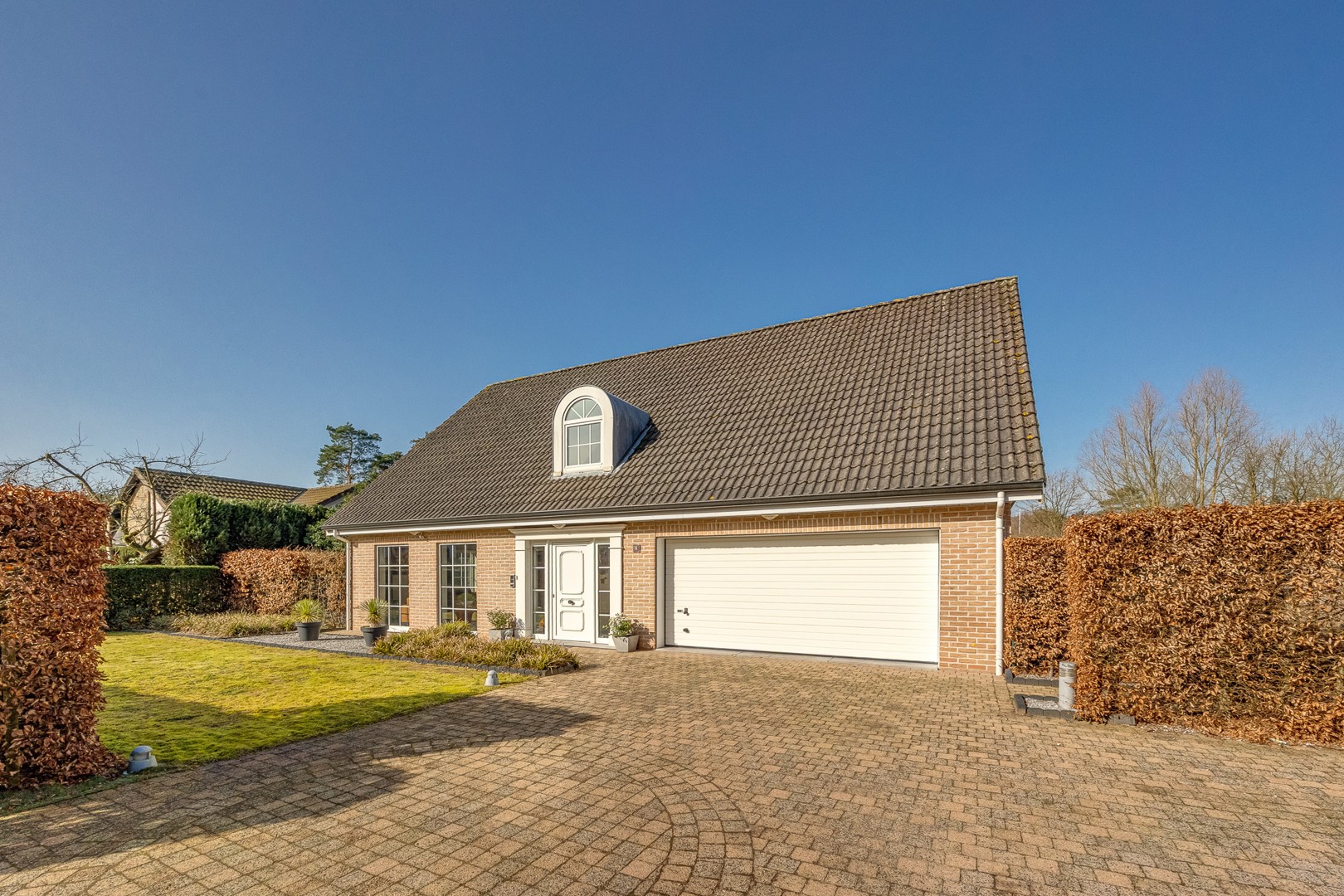 VILLA OP 2.118 M² - foto 1