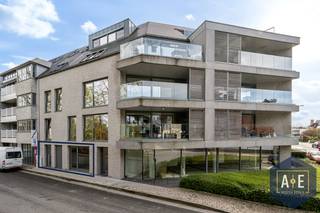 Ontdek dit functionele appartement van 119 m² met een terras van 10m², gelegen op het gelijkvloers van Residentie Albatros, en vlakbij park...