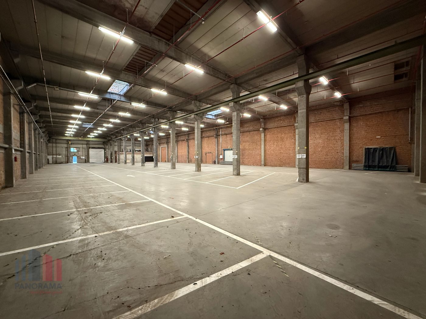 6,543 m² warehouse with loading dock for rent along E17 - photo 3