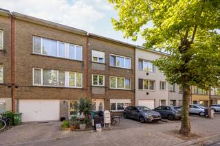 Op zoek naar een instapklaar appartement vlak bij invalswegen, winkels en openbaar vervoer? Dit appartement bevindt zich op de eerste verdieping...