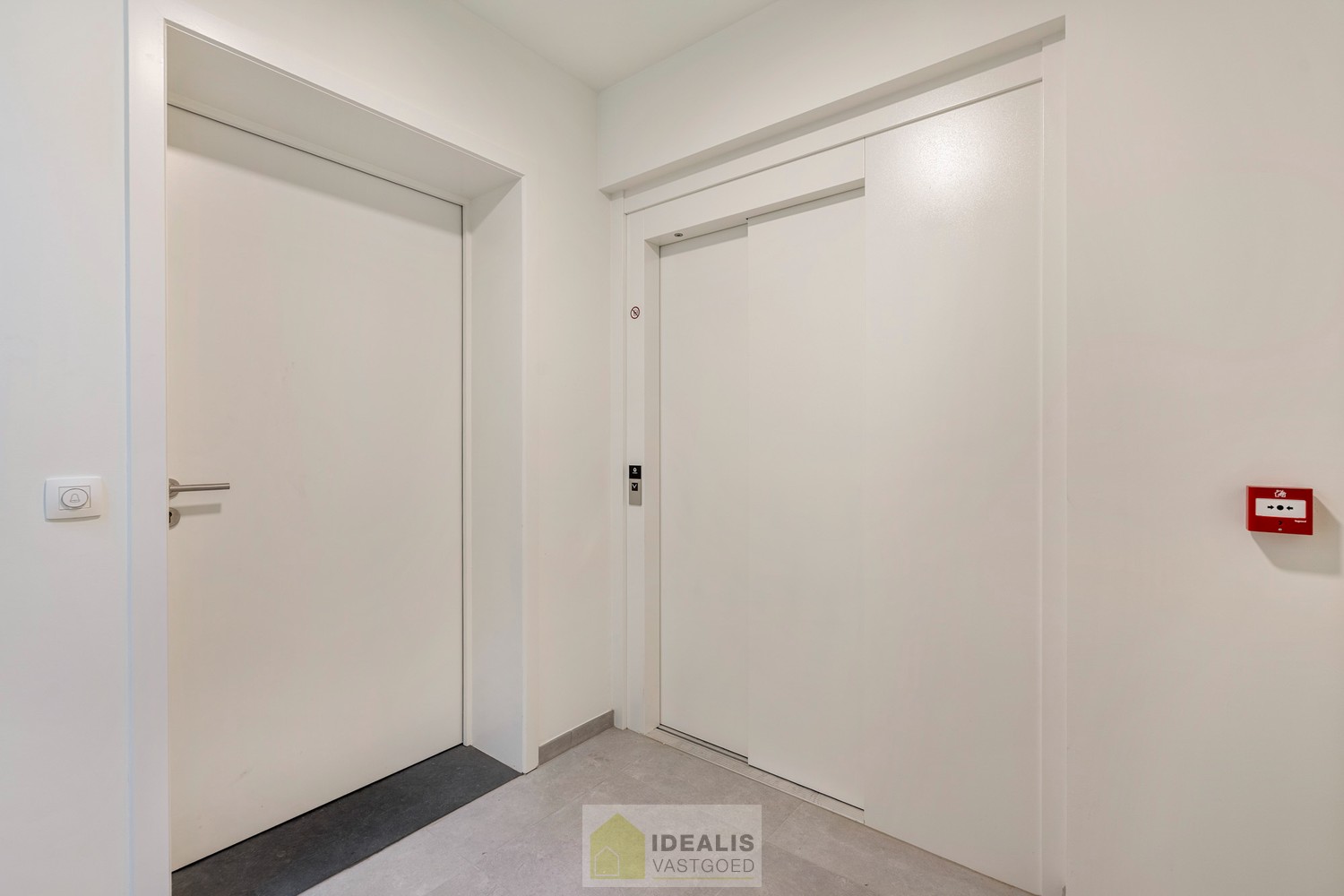 GELIJKVLOERS NIEUWBOUWAPPARTEMENT MET 1 SLAAPKAMER, KELDERBERGING EN EEN ONDERGRONDSE AUTOSTANDPLAATS - foto 4