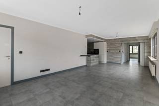 In een rustige straat, waar het leven nog gemoedelijk voelt en alles dichtbij is, wacht dit instapklare appartement in de Varenstraat op zijn...