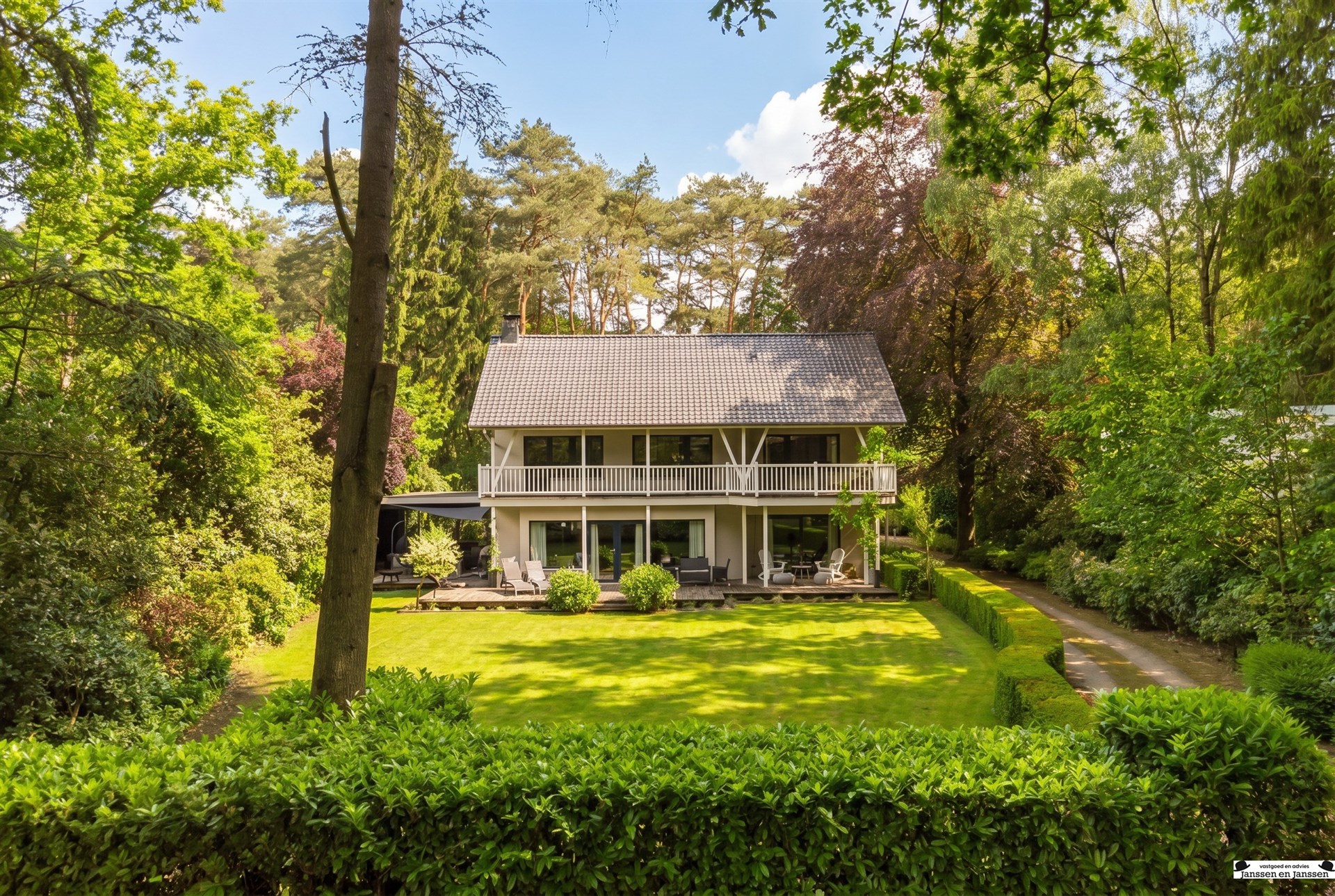 Exclusieve villa op royaal perceel van 3.000 m² grenzend aan uniek natuurdomein - foto 2