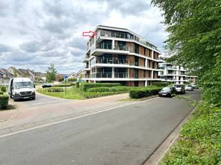 BENIEUWD? VRAAG EEN BEZOEK AAN VIA WWW. HILLEWAERE.BE EN KLIK OP DE RODE KNOP 'BEZOEK AANVRAGEN'.Ruim appartement met fantastisch terras én uitzicht...