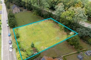 Dans le charmant et prisé village d’Hélécine, découvrez cette superbe parcelle de 1.504 m² offrant la possibilité d’accueillir jusqu’à...