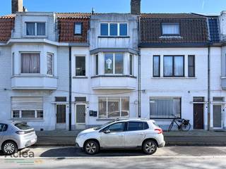 Aangename en lichtrijke duplex met als groot pluspunt het mooie, ruime terras achteraan. Zeer goede ligging vlakbij scholen, het sportcomplex en...