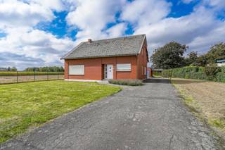 Deze open bebouwing bevindt zich op een fantastisch agrarisch perceel van maar liefst 71a57ca met 63m straatbreedte en 100m diepte. Beide...