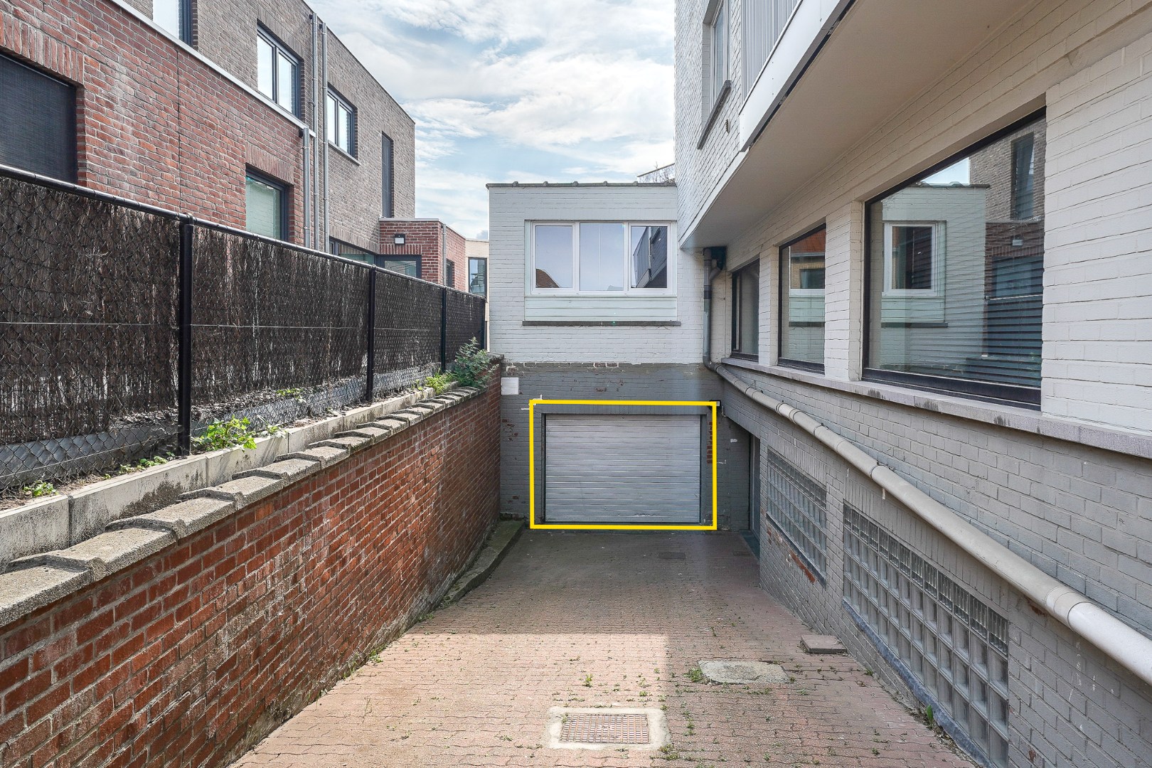 Ruime garagebox in Oostende - foto 1