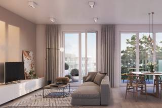 Dit appartement op de gelijkvloers heeft een bewoonbare oppervlakte van 93 m² en een terras van 20 m² met een zuidwestelijke oriëntatie. Ideaal om te genieten van het uitzicht op het binnenpark. Via de ruime inkomhal heeft u toegang tot een lichtrijke leefruimte met een open keuken en een eetplaats. Verder vindt u er twee slaapkamers, een praktische berging, een afzonderlijk toilet, een badkamer uitgerust met een inloopdouche, een tweede toilet en een dubbele lavabo. Ondergronds is er een private parkeerplaats voorzien met een handige berging voor extra comfort.<br /><br />Bloei is een duurzaam nieuwbouwproject ingeplant tussen het Vossenbos en een park en dit op 7 minuten fietsen van het Station Gent Sint-Pieters en op wandelafstand van de tramhalte lijn 1. De architecten besteedden veel aandacht aan een doordachte indeling, lichtinval en kwalitatieve zonneterrassen. Bovendien is er voor ieder appartement een ondergrondse parking en berging voorzien.<br /><br />Bewoners genieten van een warmtepomp in combinatie akoestische en thermische isolatie, resulterend in een E-peil lager dan E22. Vloerverwarming is er de standaard. <br /><br />Benieuwd naar het nieuwbouwproject Bloei? Wij ontvangen je graag voor een persoonlijke en vrijblijvende kennismaking.