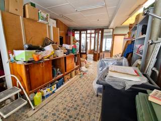 Achter deze charmante gevel schuilt een woning boordevol mogelijkheden! Dit karaktervolle pand met authentieke elementen wacht op een nieuwe...