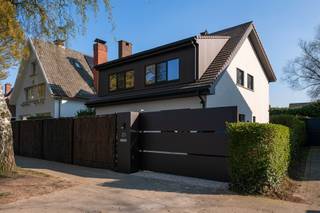 Prachtige moderne & volledige vernieuwde villa met ongeëvenaarde luxe en verfijning midden in de Elsdonkwijk. Met hoogwaardige afwerking...