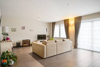 Op een uitstekende locatie in het centrum van Putte bevindt zich dit recent appartement met 2 slaapkamers. U bevindt zich hier op wandelafstand...