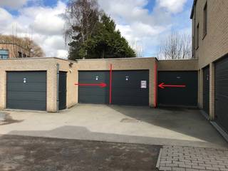 Parkeerplaats afgesloten nabij centrum Kuurne, de middenste van de drie (in een open ruimte van drie parkings).Vrij : 01 april 2026HP : 75 euro per...