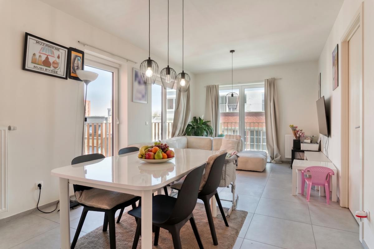 Recent 2-slaapkamer appartement met staanplaats te koop! - foto 5