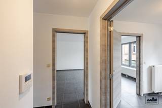 Ontdek dit lichtrijke en centraal gelegen 2-slaapkamerappartement, ideaal als eerste eigen woning of als zorgeloze investering. Dankzij de...