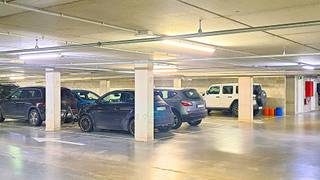 Op zoek naar een parkeerplaats? In dit nieuwe gebouw vind je deze autostaanplaats van 2,3 m breed! Het station van Kontich ligt op wandelafstand,...