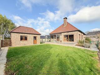 ROYALE VILLA met VOLLEDIGE ONDERKELDERING en UITGESTREKTE TUIN VAN 1.327M², gelegen in een groene, rustige omgeving nabij het LIVIERENBOS...