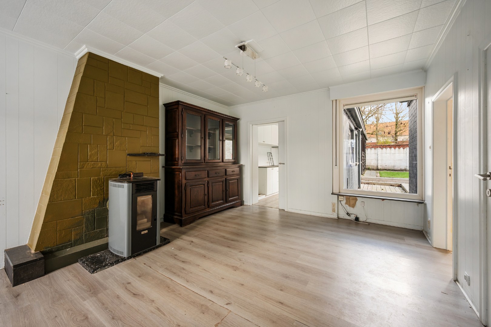 Woning met 3 slaapkamers, zolder, garage en tuin met uitweg in Dadizele-centrum - foto 5